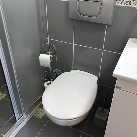 Erol Green Apart Apartment Side