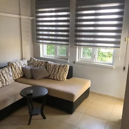 Erol Green Apart Apartment Side